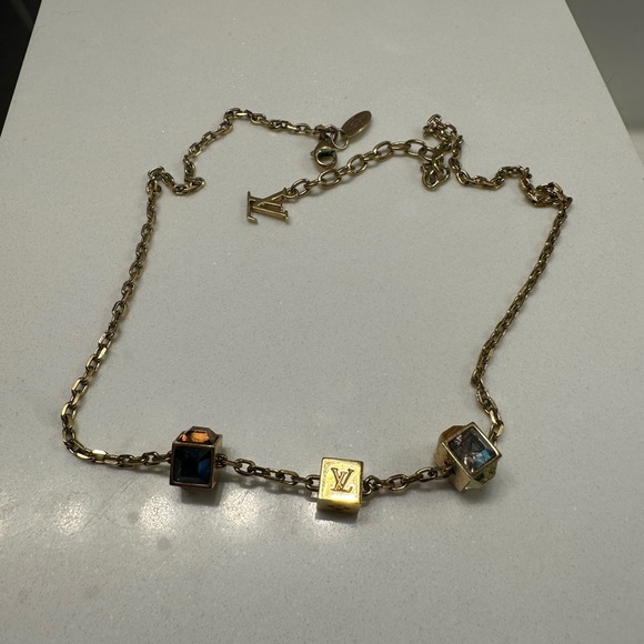 LOUIS VUITTON necklace LV Logo and Cube Swarovski crystals gold - Picture 2 of 15